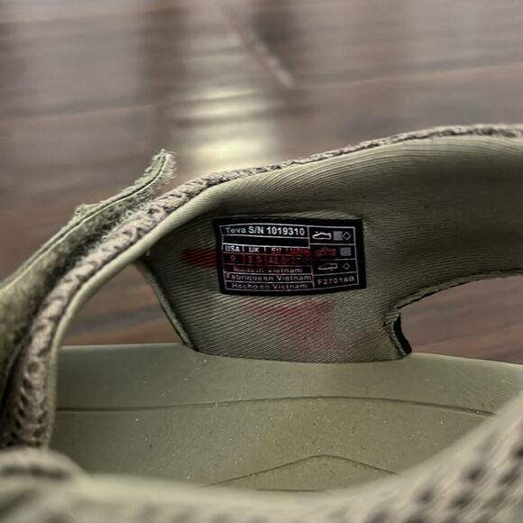 Teva Mens size 9 olive green adjustable strap sandals - Picture 7 of 7